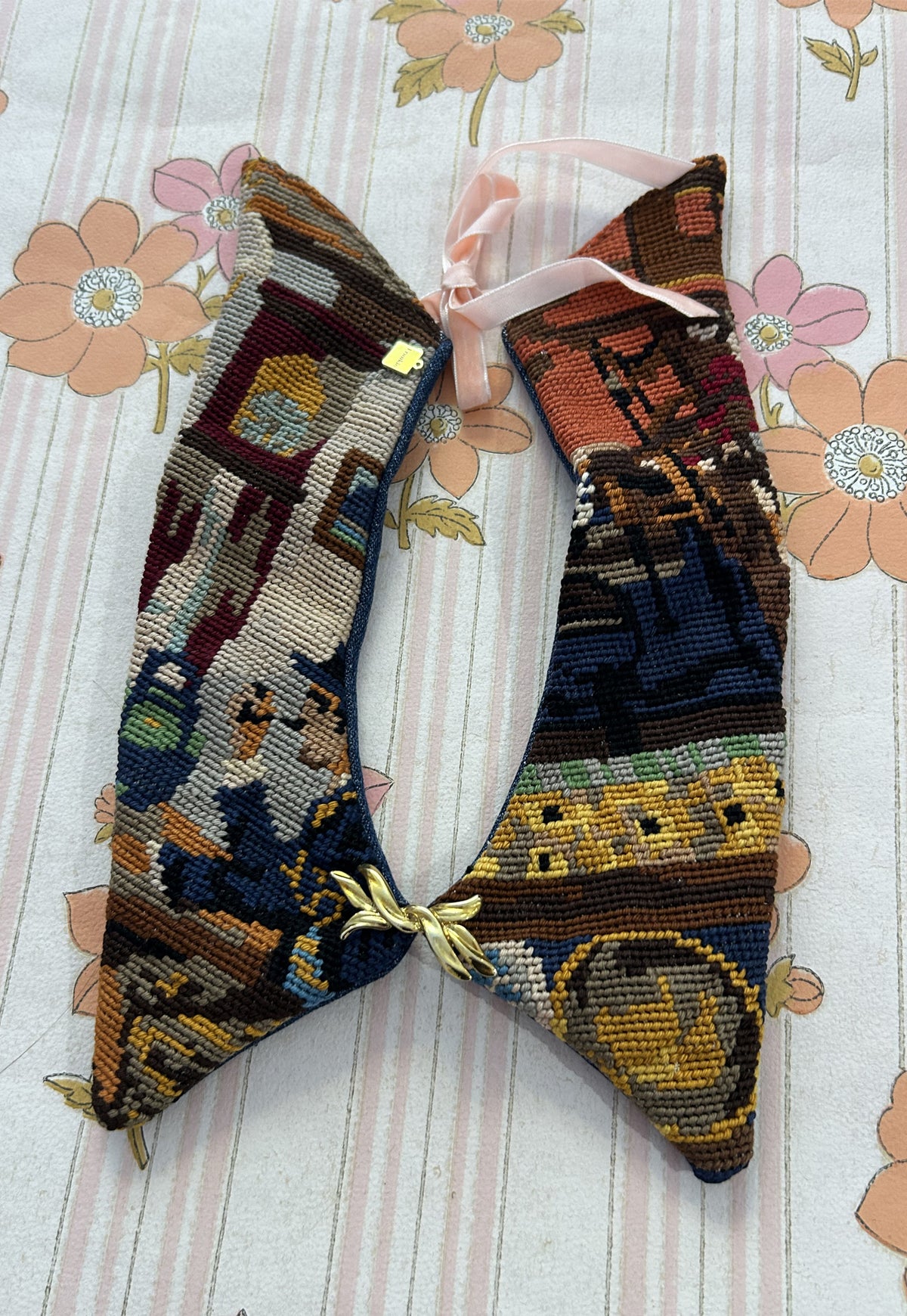Upcycled detachable collar Simone