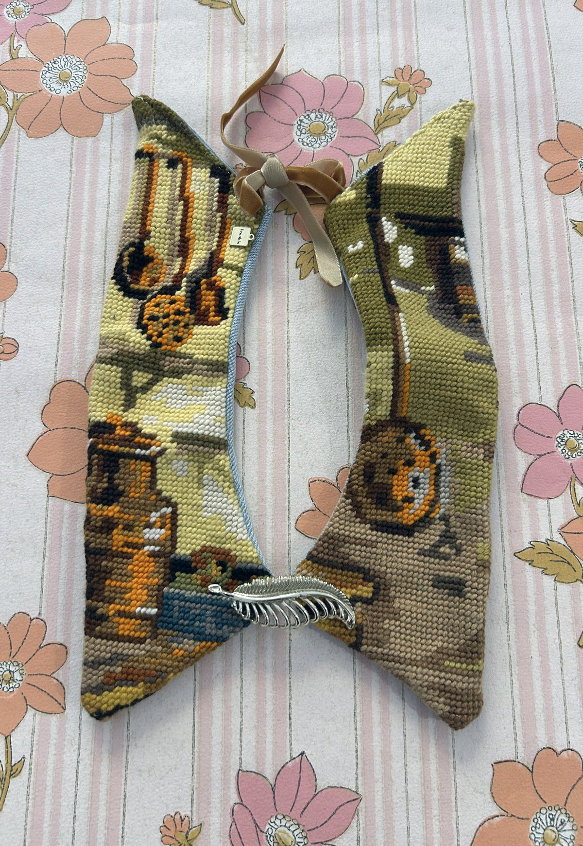 Upcycled detachable collar Simone