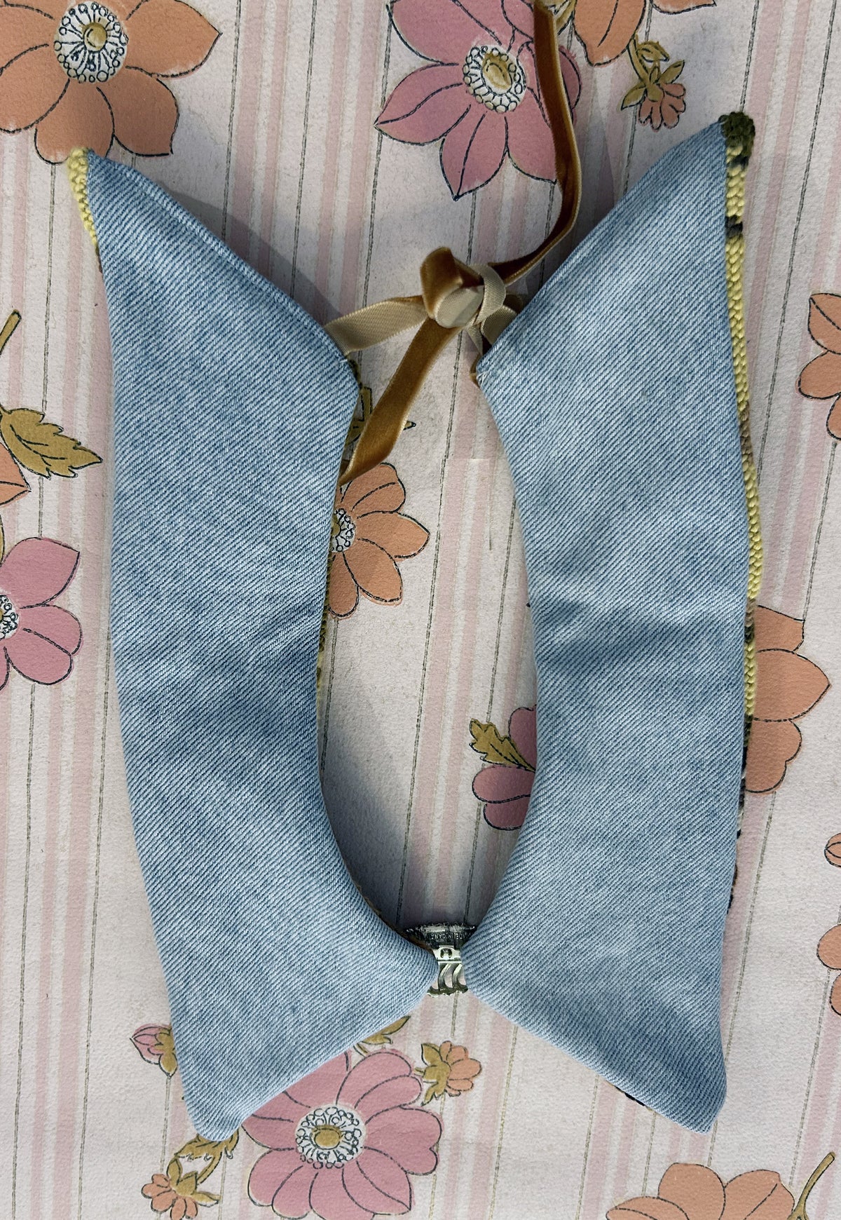 Upcycled detachable collar Simone