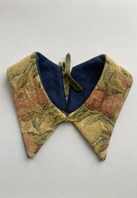 Upcycled detachable collar Simone