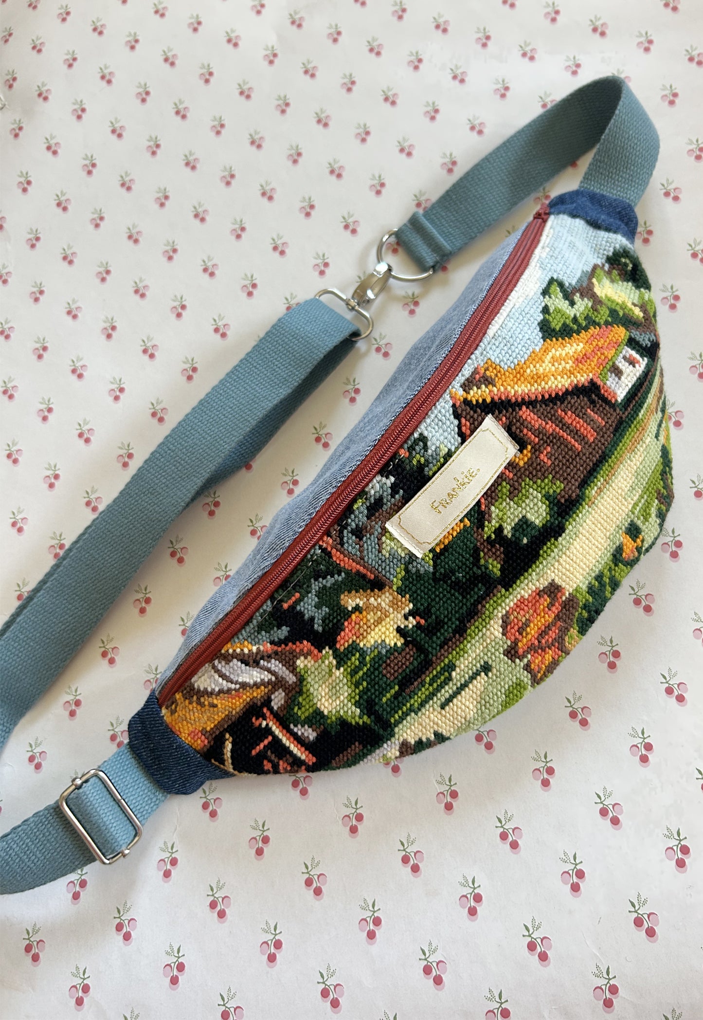 Upcycled bum bag Joe