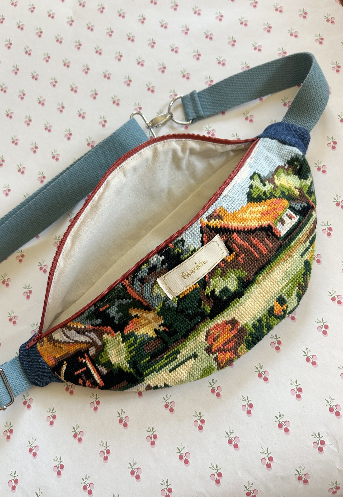 Upcycled bum bag Joe