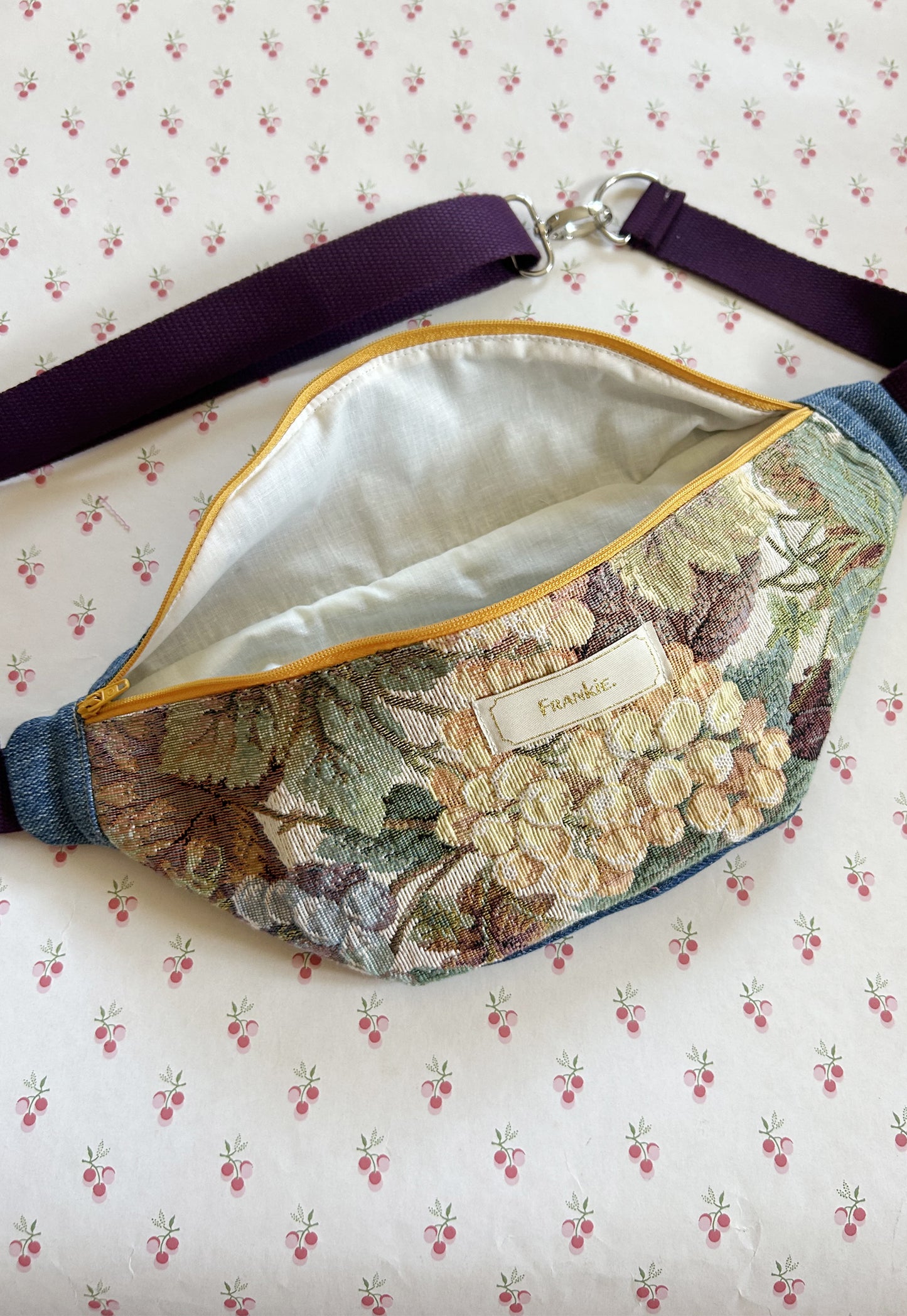 Upcycled bum bag Joe