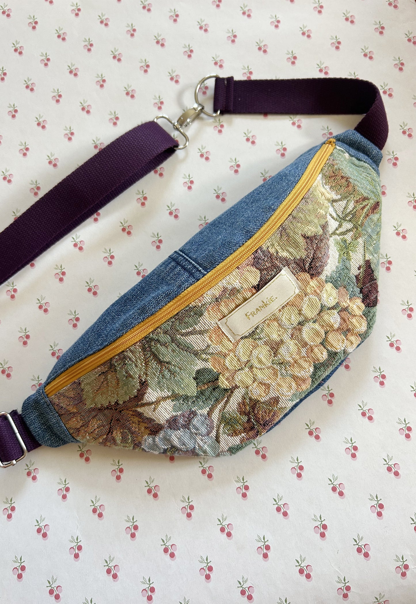 Upcycled bum bag Joe