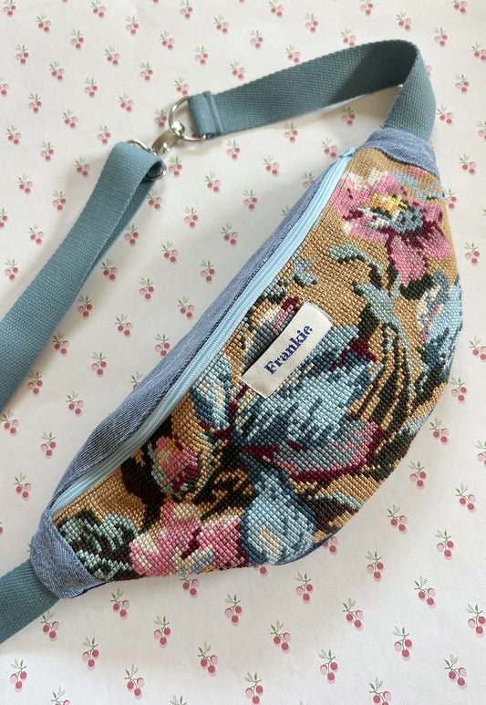Upcycled bum bag Joe