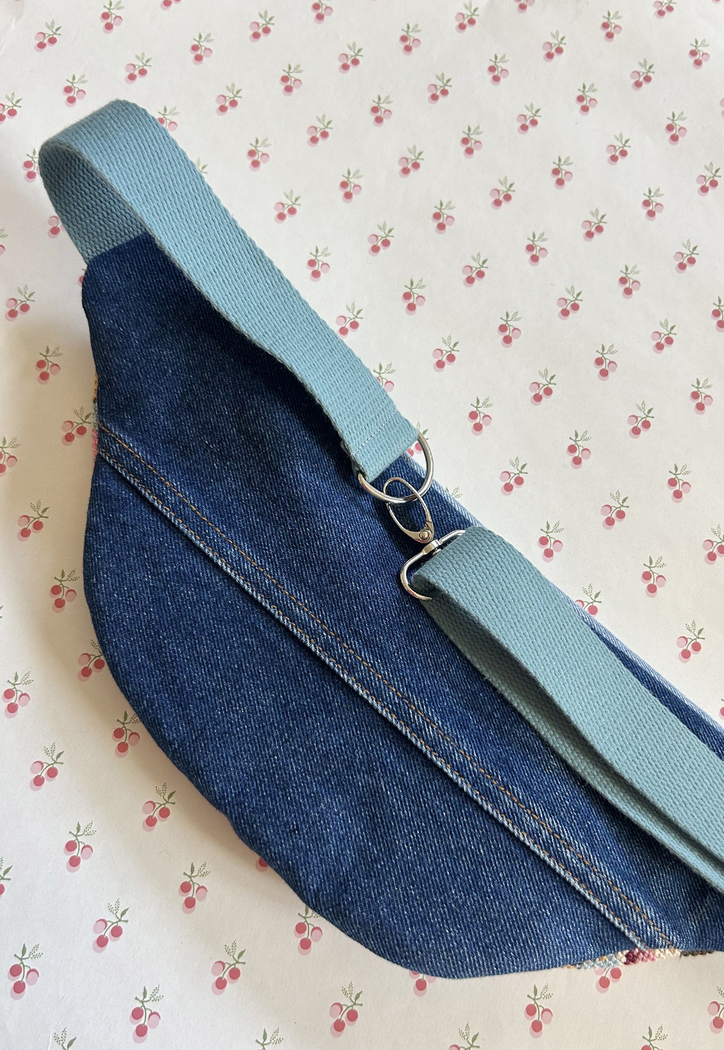 Upcycled bum bag Joe