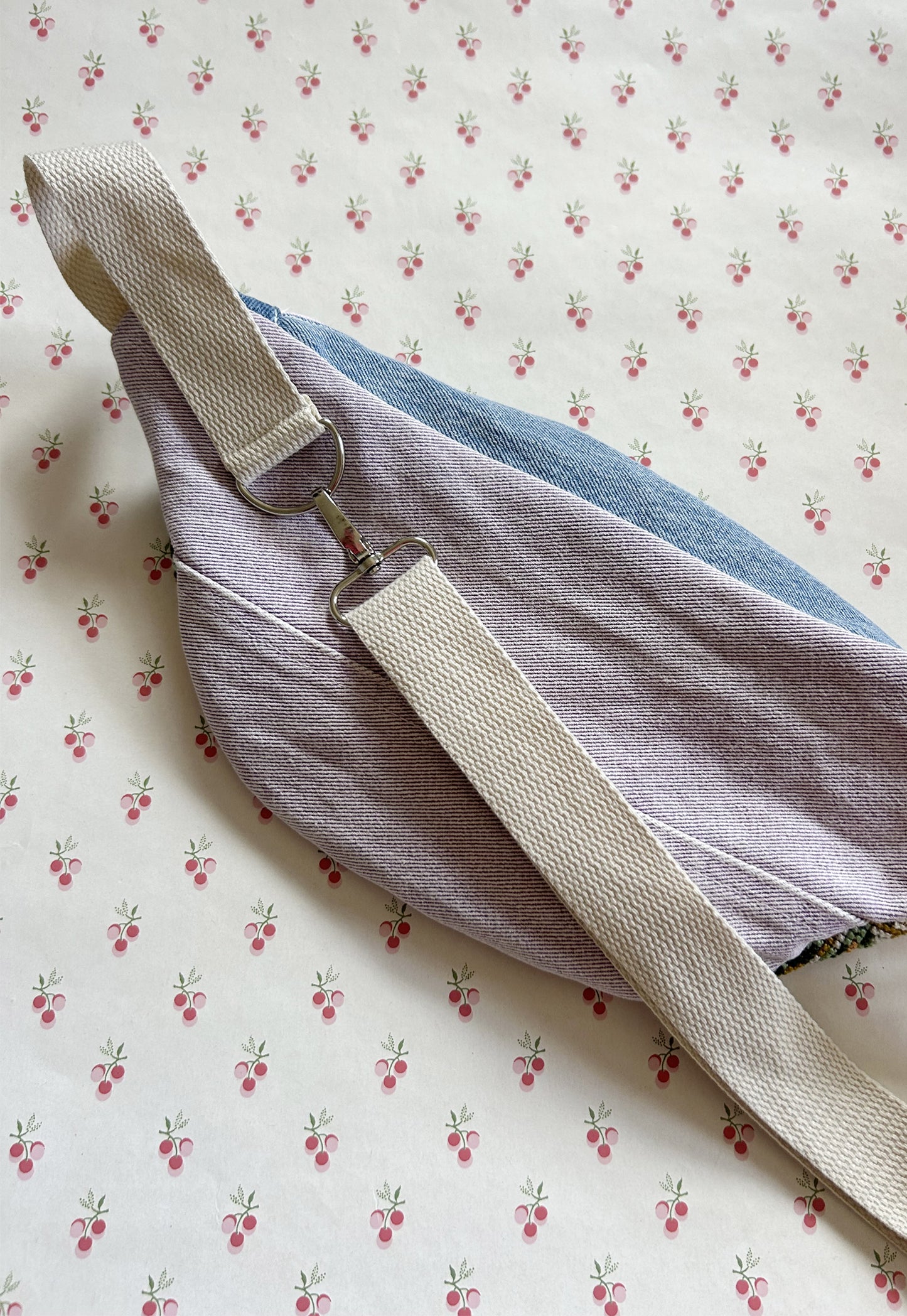 Upcycled bum bag Joe