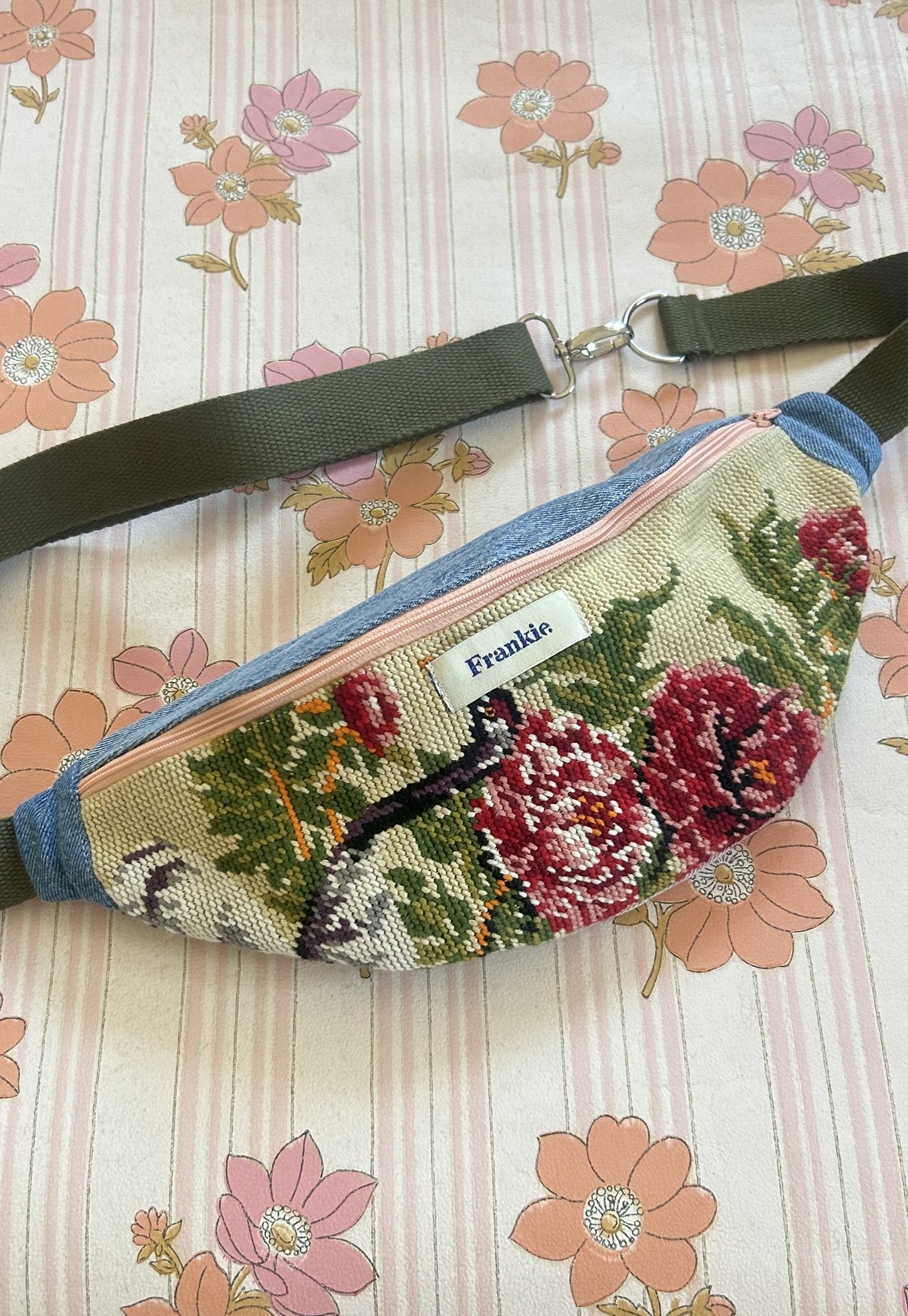 Upcycled bum bag Joe