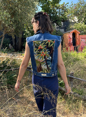 Upcycled Sleeveless Jacket Tropical (XS/S) | frankie-shop